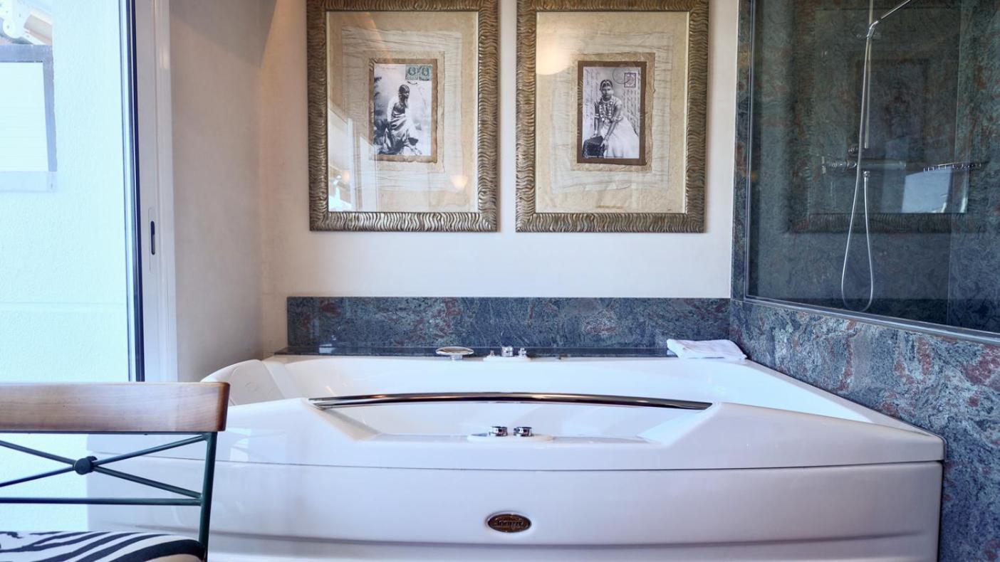 Suites Del Mar Fenals Hotel